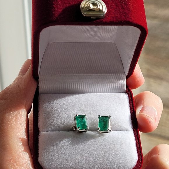 Unique Afghan Panjshiri Emeralds, 1.6 CT, Green, hand-set in Afghanistan - Picture 3 of 5